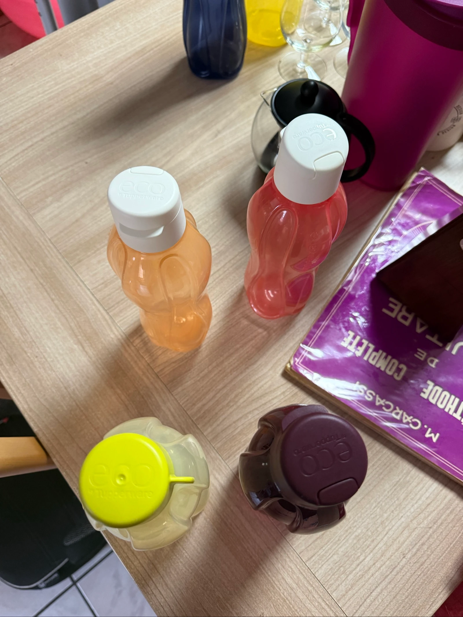 Lot 4 Tupperware 750ML bottles – photo 2